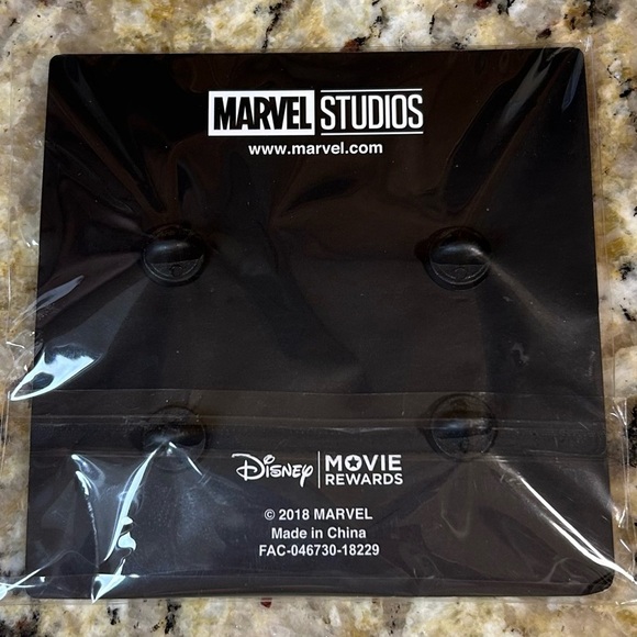 4 Disney Pins Marvel Studios The First Ten Years - Picture 2 of 4